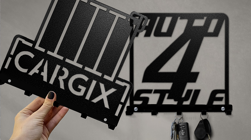 Portachiavi da parete in metallo personalizzati con intagli di logo e nome