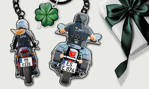 Personalised motorcycle keychain with name and license plate - gift for couples