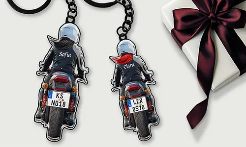 Personalised motorcycle keychain with name and license plate - gift for your mother