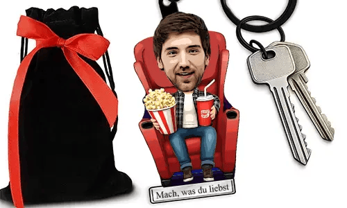 Personalized Cinema-Themed Keychain With Name And Movie Fan Design